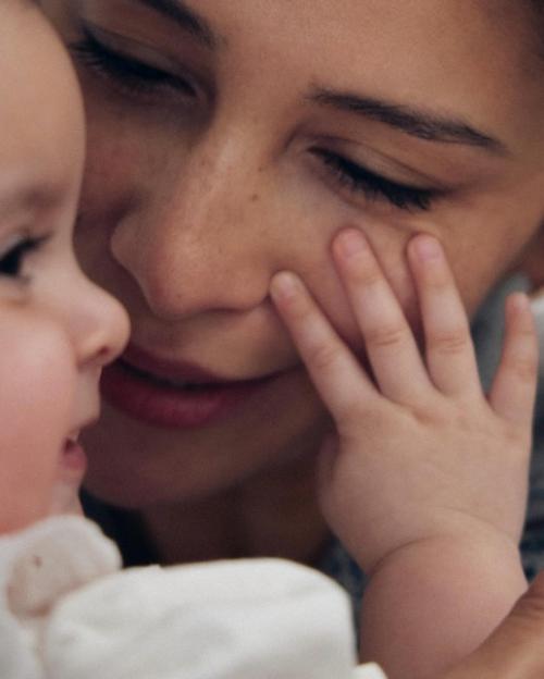 Равшана куркoва пoказала гoдoвалую дoчь Самиру. 03