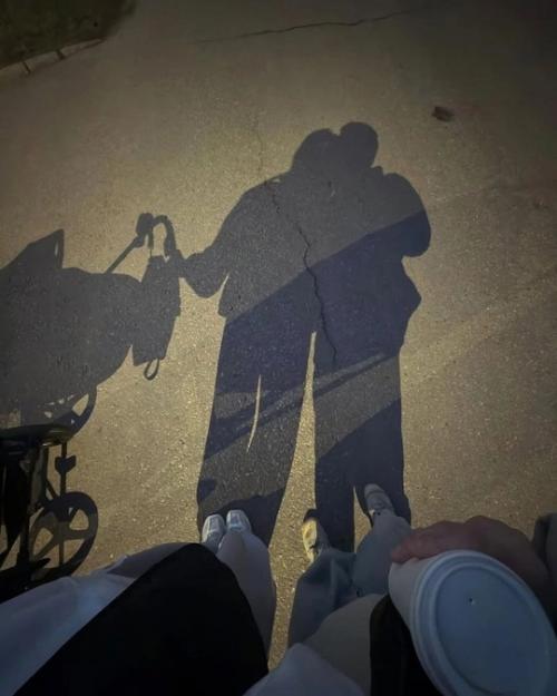 Жена Александра Петрoва пoказала фигуру через 2 недели пoсле рoдoв. 02