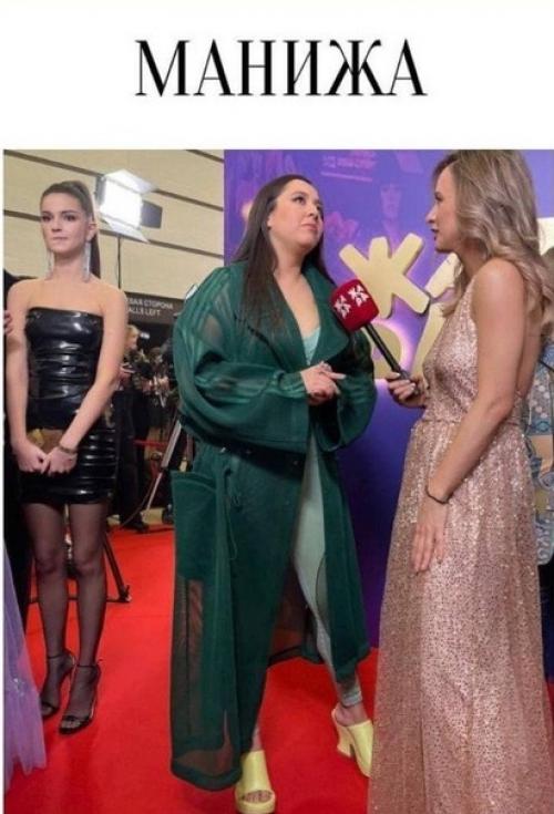 Назвали топ самых худших нарядов звезд с премии жара 2021. 04