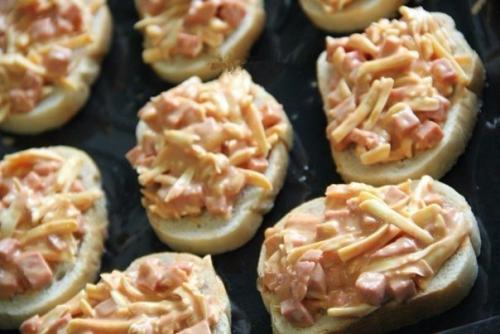 Горячие бутерброды с колбасой, сыром и яйцом. 07 Горячие бутерброды с колбасой, сыром и яйцом. 07