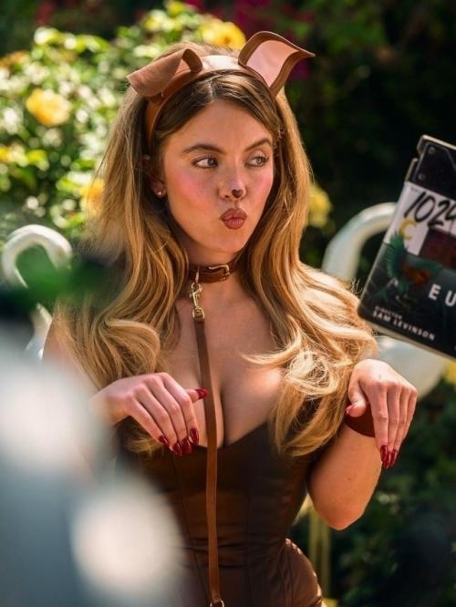 Появились новые кадры с сидни суини из третьего сезона Эйфории. 03