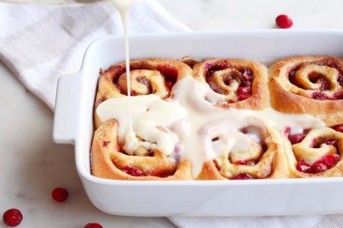 Клюквенные булочки в апельсиновой глазури. Клюквенные булочки в апельсиновой глазури.