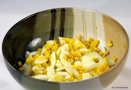 Салат с яйцом и ветчиной. 03