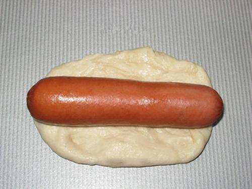 Жареные сосиски в тесте.