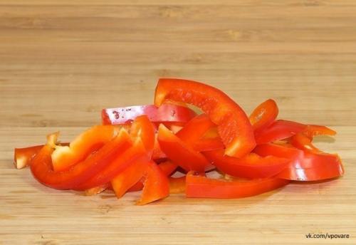 Салат с яйцом и ветчиной. 05