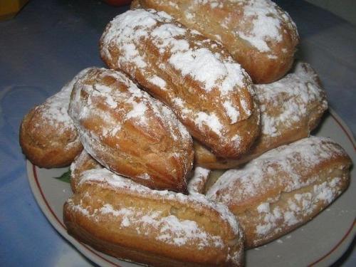 Эклеры с заварным кремом.