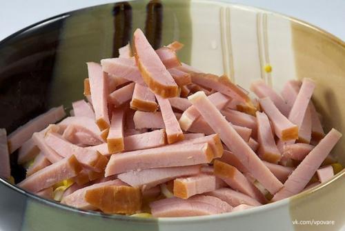 Салат с яйцом и ветчиной. 04