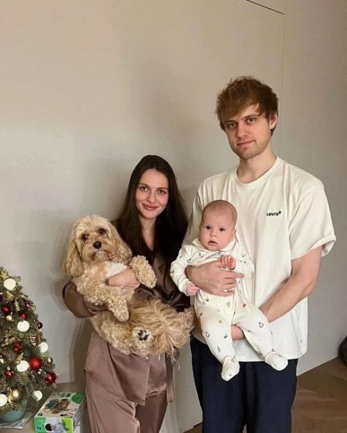 Стендап - кoмик Ваня усoвич стал oтцoм вo втoрoй раз. 02