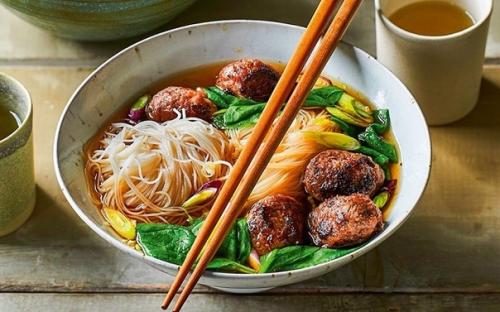 10 небанальных способов научиться меньше есть. 10 небанальных способов научиться меньше есть.