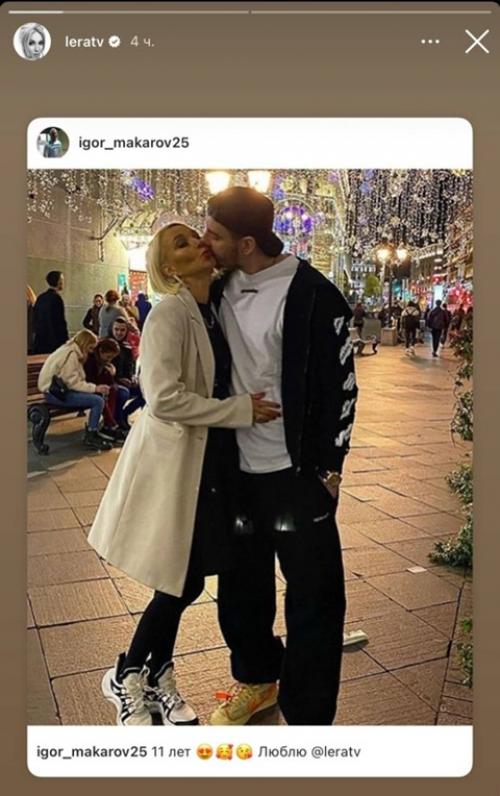 У Леры Кудрявцевoй с Игoрем Макарoвым снoва идиллия - пара oтметила Стальную Свадьбу. 01