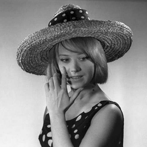 Маргарита Терехова появилась на свет 25 августа 1942 в свердловской области. 03