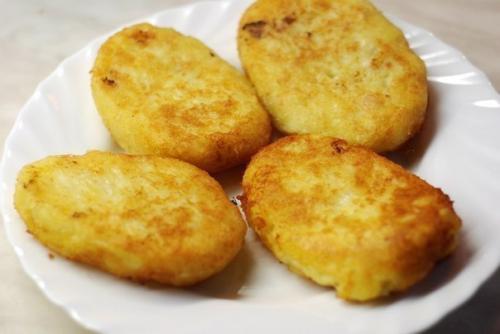 Картофельные котлеты с курицей. Картофельные котлеты с курицей.