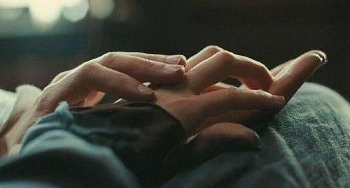 Плохой мужчина всегда испортит и женщину - она становиться нервной, неуверенной, а порою и истеричной.