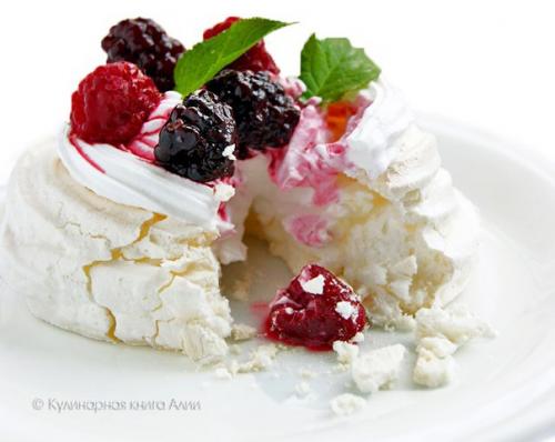 Меренги с ягодами. Меренги с ягодами.