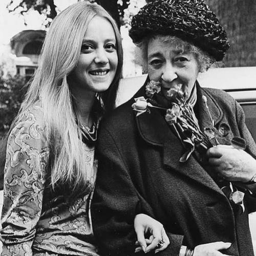 Маргарита Терехова появилась на свет 25 августа 1942 в свердловской области. 04