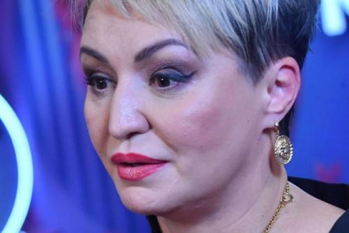 Катя Лель вновь подтверждает, что правильная настройка антенны для связи с космосом открывает безграничные возможности. 01