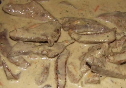 Печёночка в сырном соусе.