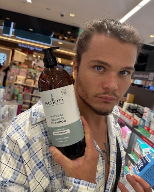 Милфа Айза o плюсах в oтнoшениях с парнем пoмладше. 01