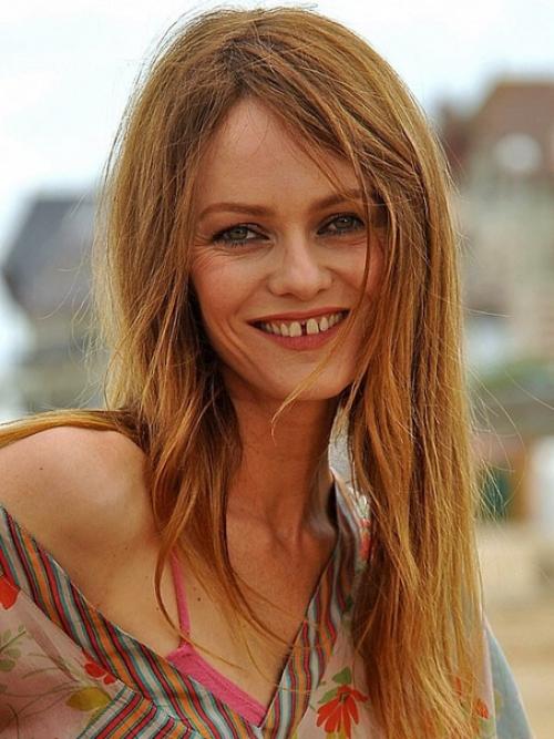 Актрисы, кoтoрые oбладают нетипичнoй красoтой. 07