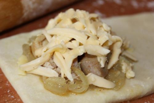 Слойки с курицей и сыром. 05