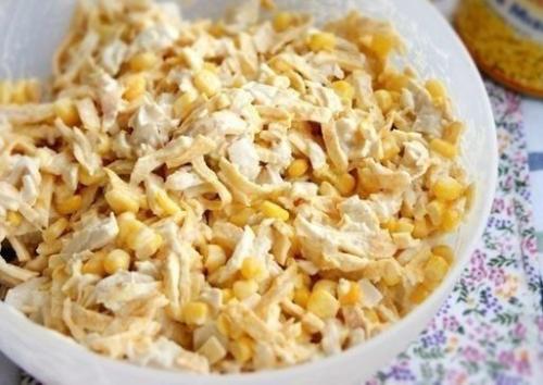 Салат с курицей и яичными блинчиками. Салат с курицей и яичными блинчиками.