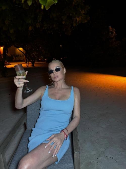 У Волочковой все стабильно: начался новый сезон нашего любимого сериала под названием Анастасия Волочкова её очередной спутник на Мальдивах. 01