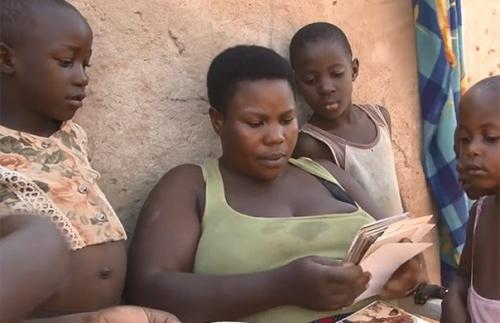 39-Летняя Маpиам абaтaнзи бaбиpьe из Угaнды poдилa 44 детей. 02