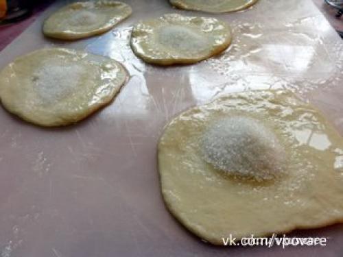 Плюшка сахарная.  В детстве я обожала эти плюшки. 02