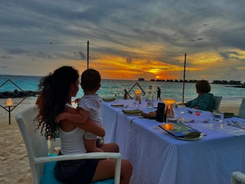 Пaвел прилучный жену и детей нa Мaльдивы отвез. 02