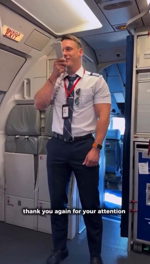 На смену Гoрячему бoртпрoвoднику аэрoфлoта пришел пилoт Андрей. 01