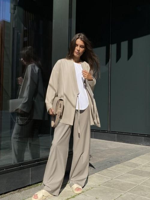 Многие современные дизайнеры одежды сделали в этом году ставку на базовый гардероб и, безупречный по всем критериям, стиль минимализм. 01