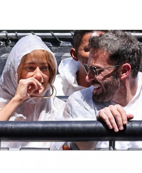 51-Летняя Дженнифер Лопес и 48-летний Бен аффлек на прогулке с детьми в Лос-анджелесе. 07