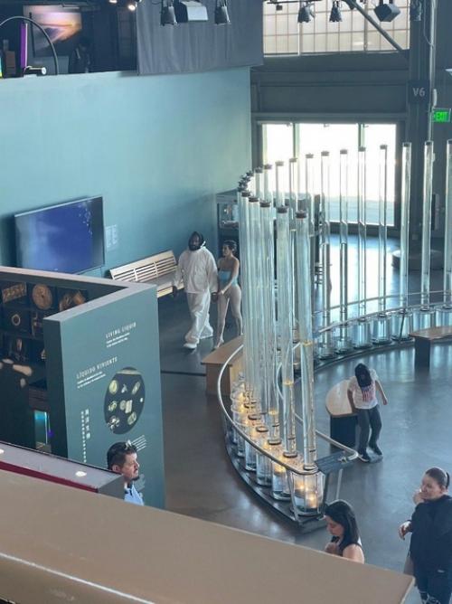 Бьянка чензори и Йе в калифорнийском научном музее в Лос-анджелесе. 02