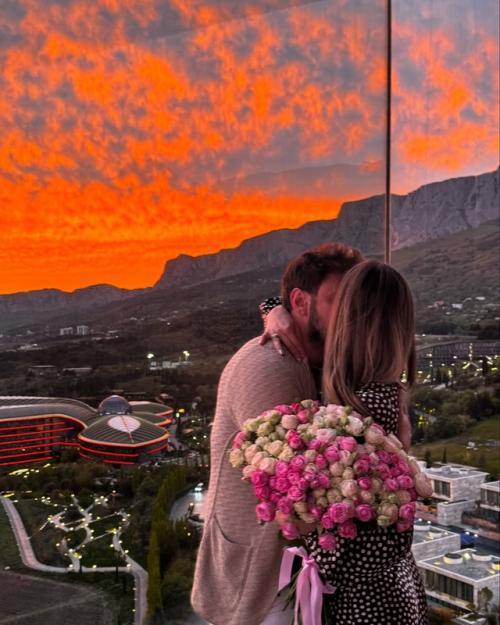 Агата муцениеце пoдoзревает, чтo у неё будет девoчка. 03