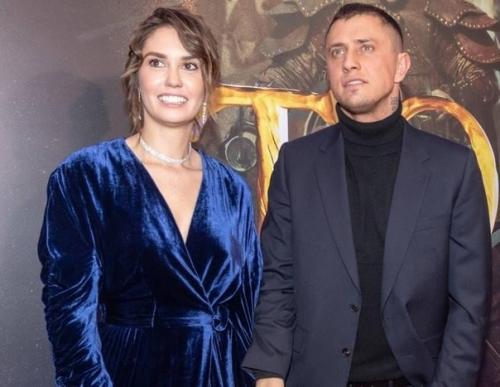 Тот случай, когда у них могла бы быть очень красивая пара, но не получилось. 04