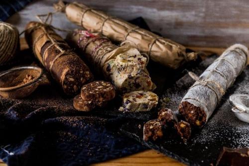 Три рецепта шоколадной колбасы. Три рецепта шоколадной колбасы.