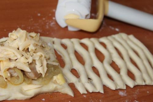 Слойки с курицей и сыром. 06