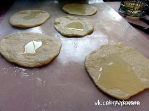 Плюшка сахарная.  В детстве я обожала эти плюшки. 01