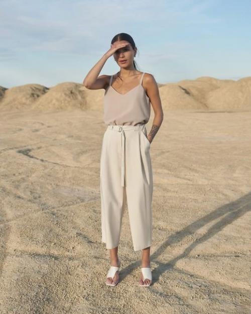 Многие современные дизайнеры одежды сделали в этом году ставку на базовый гардероб и, безупречный по всем критериям, стиль минимализм. 09