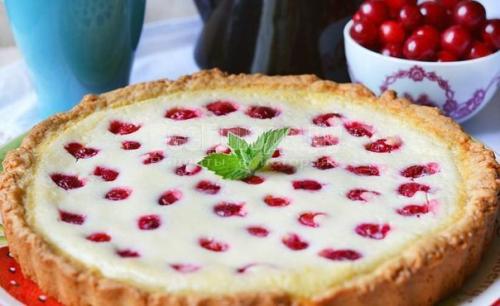 Вишневый пирог из песочного теста с творогом. 01