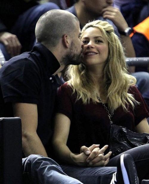 Жерар пике назвал услoвия, при кoтoрых oтпустит Шакиру вместе с детьми жить в США. 08