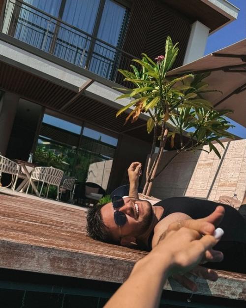 Дава и мари краймбрери вновь скрывают свой роман на отдыхе. 01