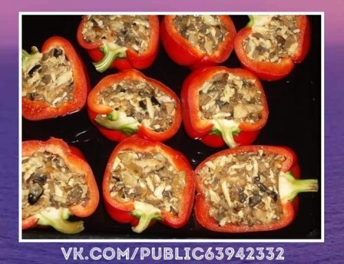 Восхитительный рецепт.  Перцы, фаршированные курицей и грибами. 07