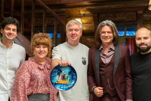 Звезды в Сибири: кока, Бузова, батрутдинов, Маликов, светлаков и брекоткин снимаются в новогодней комедии. 06