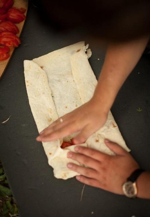 Лаваш на мангале. Лаваш с сыром и помидорами на гриле.