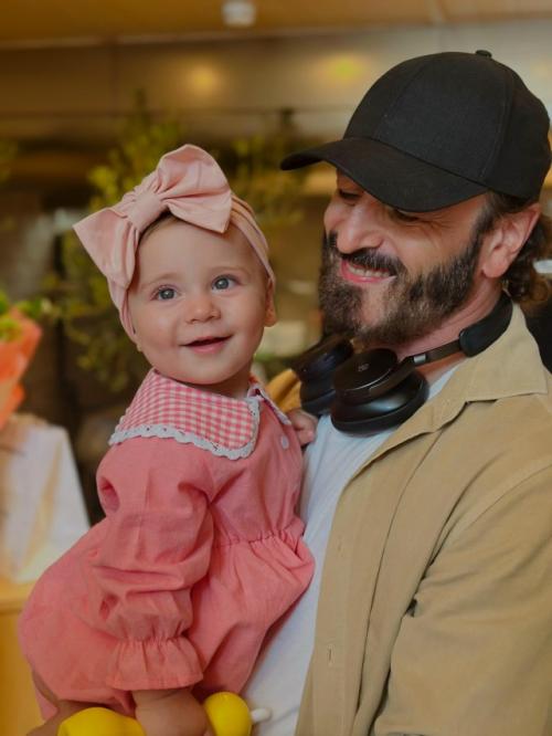 Лизa Арзaмaсовa и Илья авербух покaзaли, кaк поздрaвили дочку с днем рождения. 01