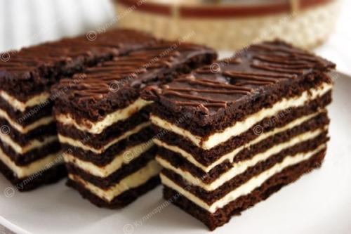 Торт Спартак.  Торт Спартак - это медовик с заварным кремом и шоколадными медовыми коржами.