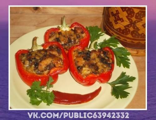 Восхитительный рецепт.  Перцы, фаршированные курицей и грибами.
