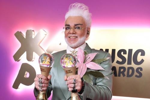 Папа, а правда, что тебя тетя потрогала за попу, а она оказалась искусственной? 02