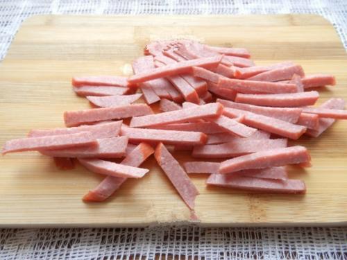 Салат с копченой колбасой и огурцами. 05 Салат с копченой колбасой и огурцами. 05